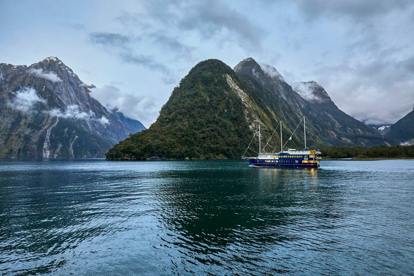 Dining in New Zealand, the Land of the White Cloud