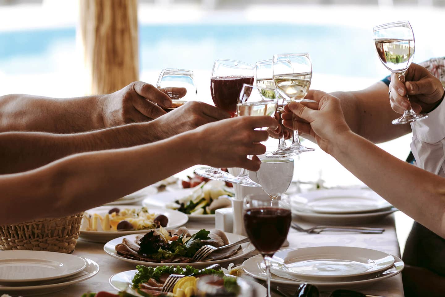 A Coastal Celebration Dinner, Planned Around the Sea, the Raw Bar and the Glass